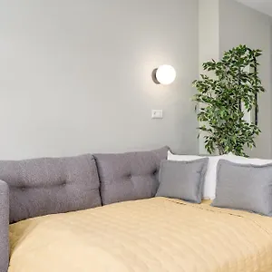 Bright Center Apart Otel