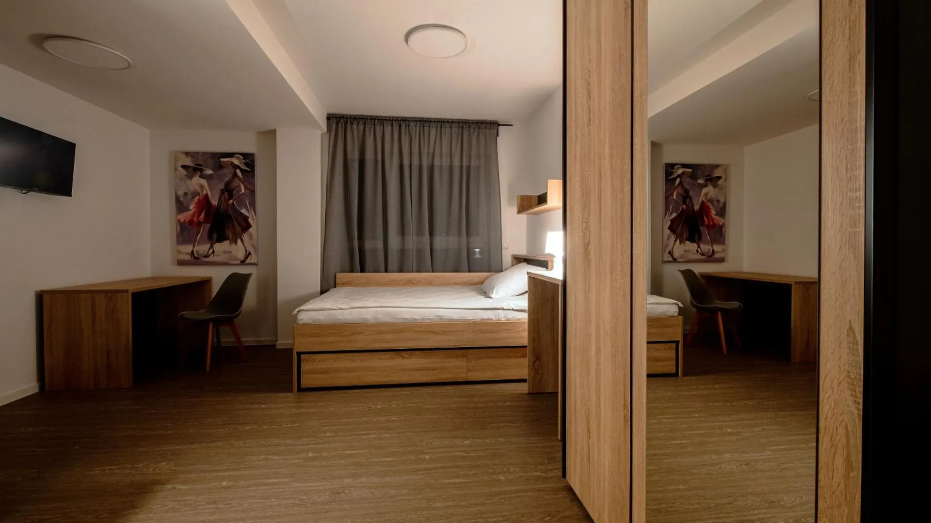 Jade & Jabo - Sehr Schoene Zimmer & Apartements Zum Wohlfuehlen Tageweise & Wochenweise Buchbar Neuss Aparthotel