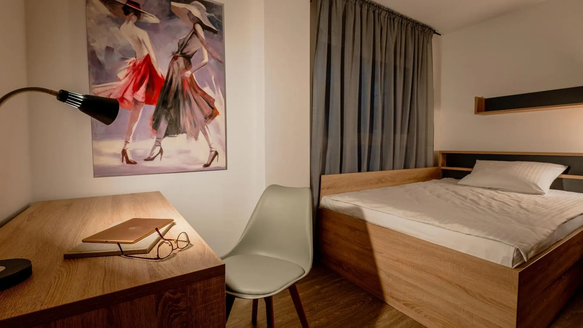 Jade & Jabo - Sehr Schoene Zimmer & Apartements Zum Wohlfuehlen Tageweise & Wochenweise Buchbar Neuss