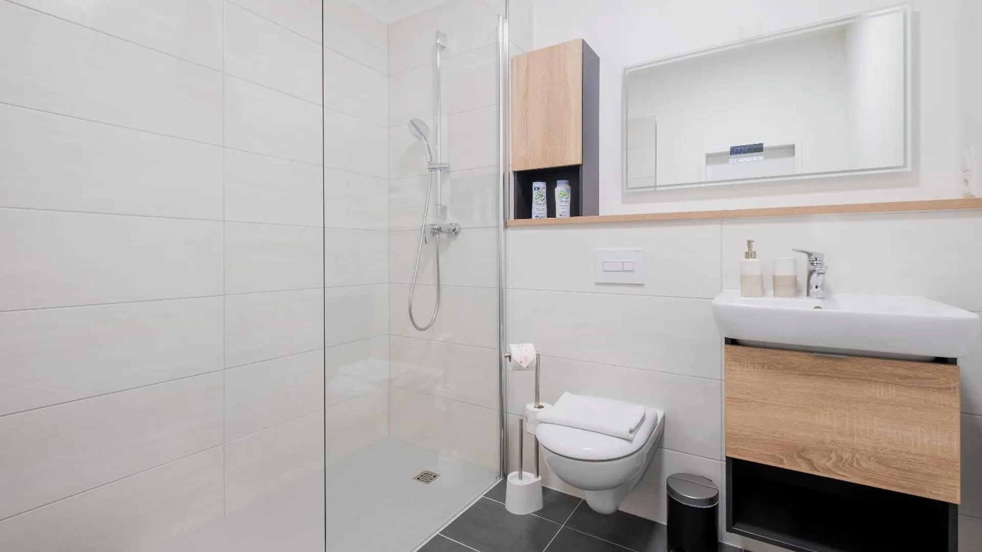 Jade & Jabo - Sehr Schoene Zimmer & Apartements Zum Wohlfuehlen Tageweise & Wochenweise Buchbar Neuss