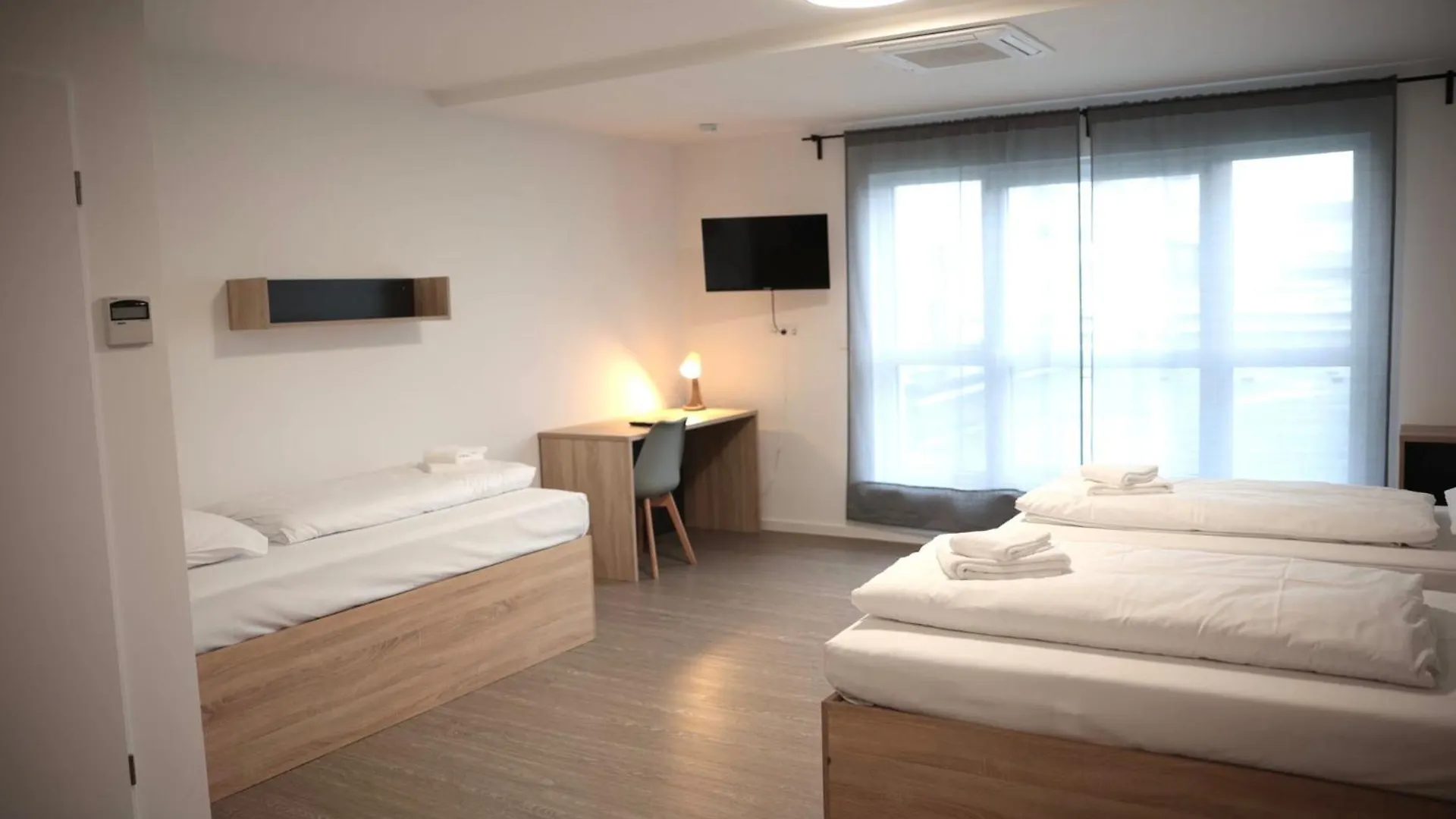 Jade & Jabo - Sehr Schoene Zimmer & Apartements Zum Wohlfuehlen Tageweise & Wochenweise Buchbar Neuss
